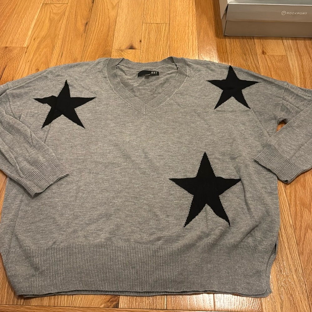 KUT light weight grey sweater with black stars